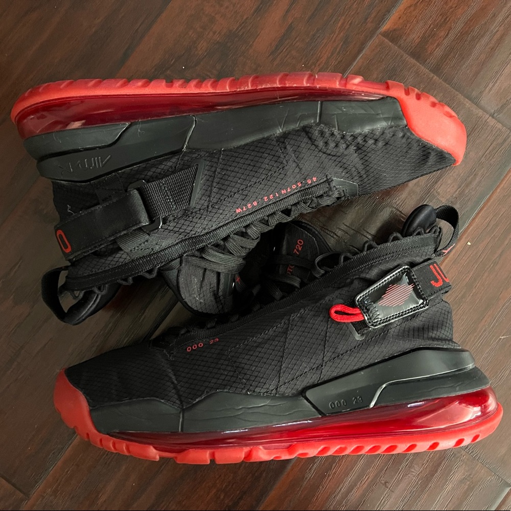 Jordan Proto Max 720. Black University Red